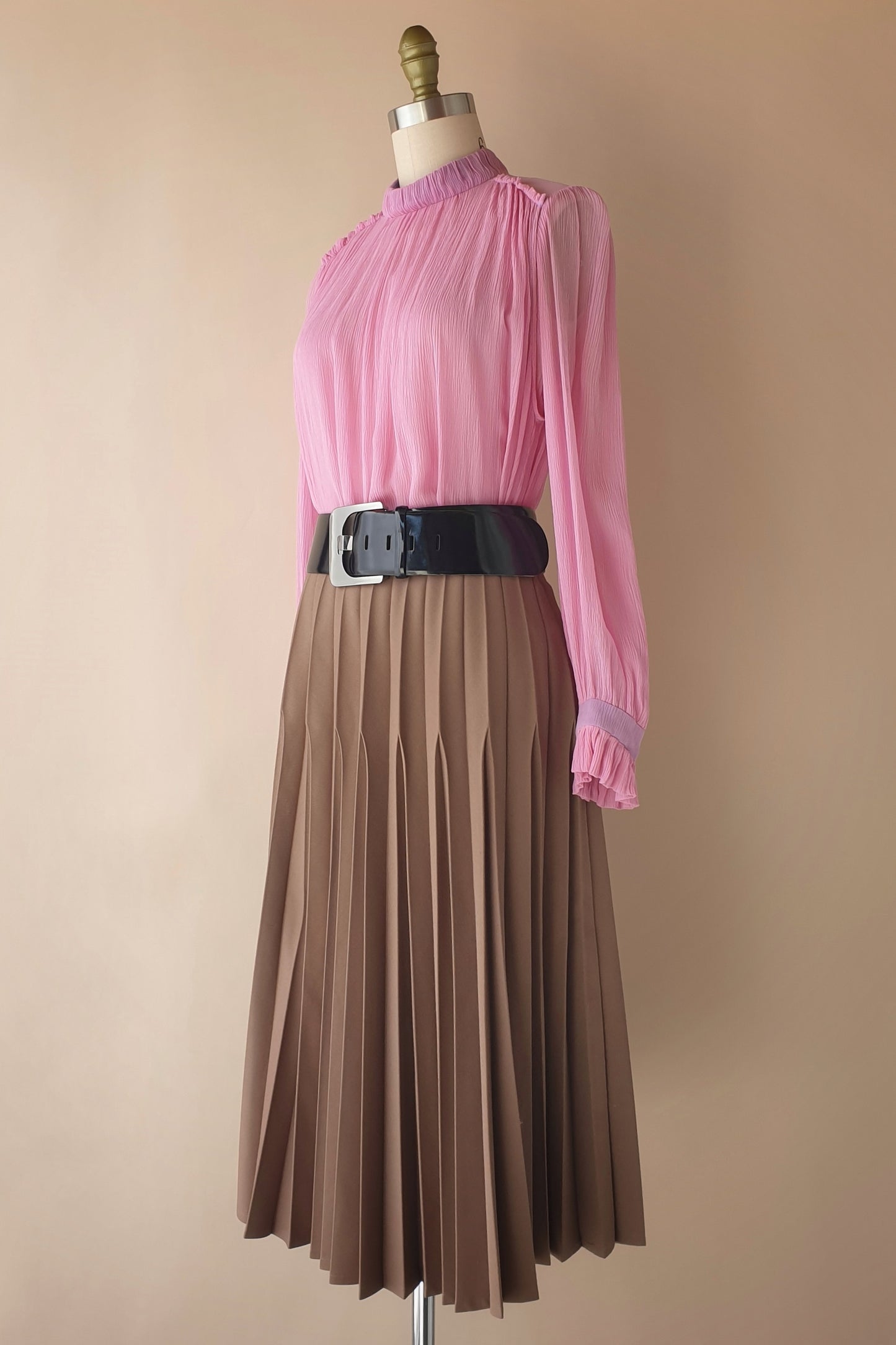 Unique vintage pleated skirt Size 6-8