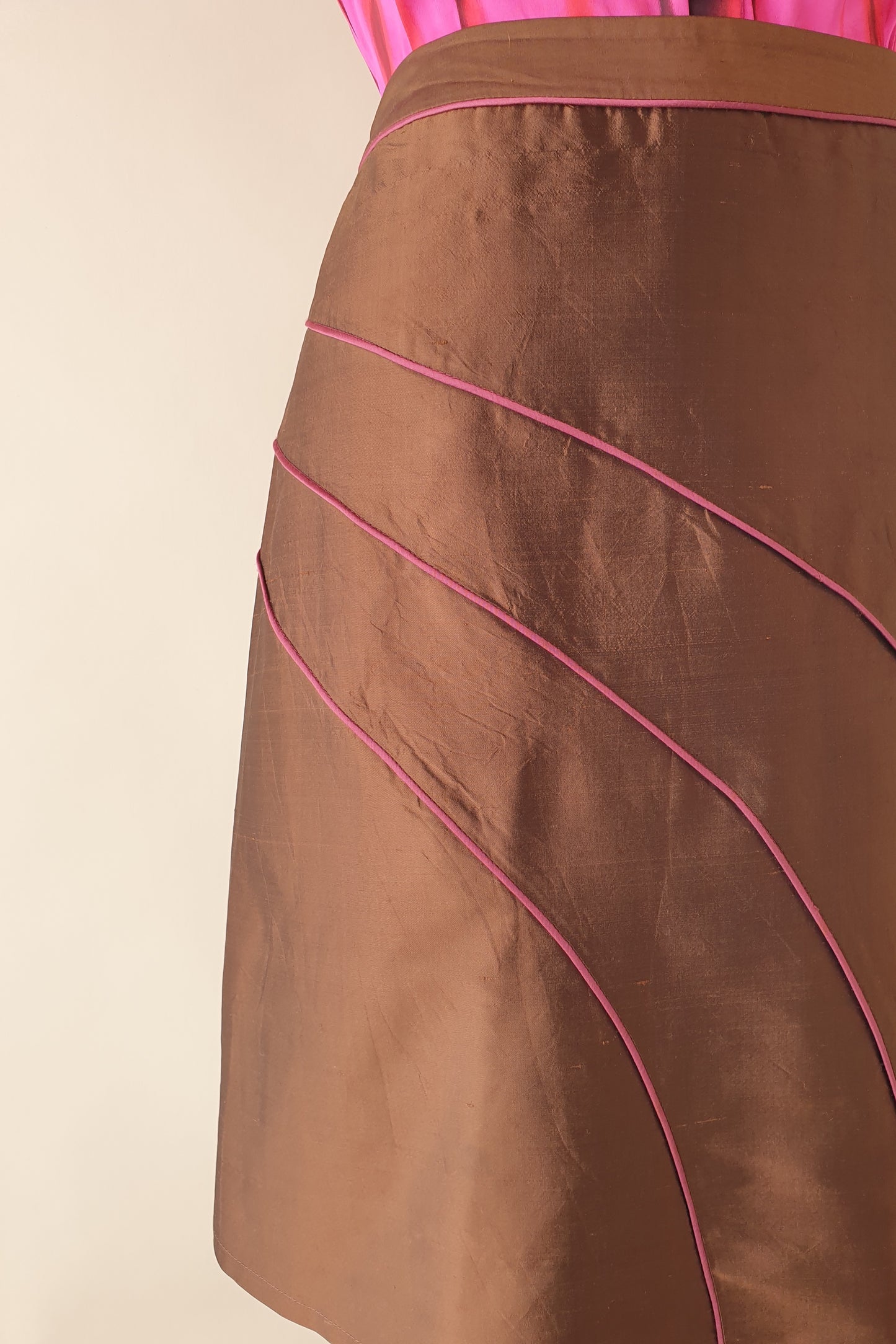 Beautiful vintage silk skirt from Von Troska Size M