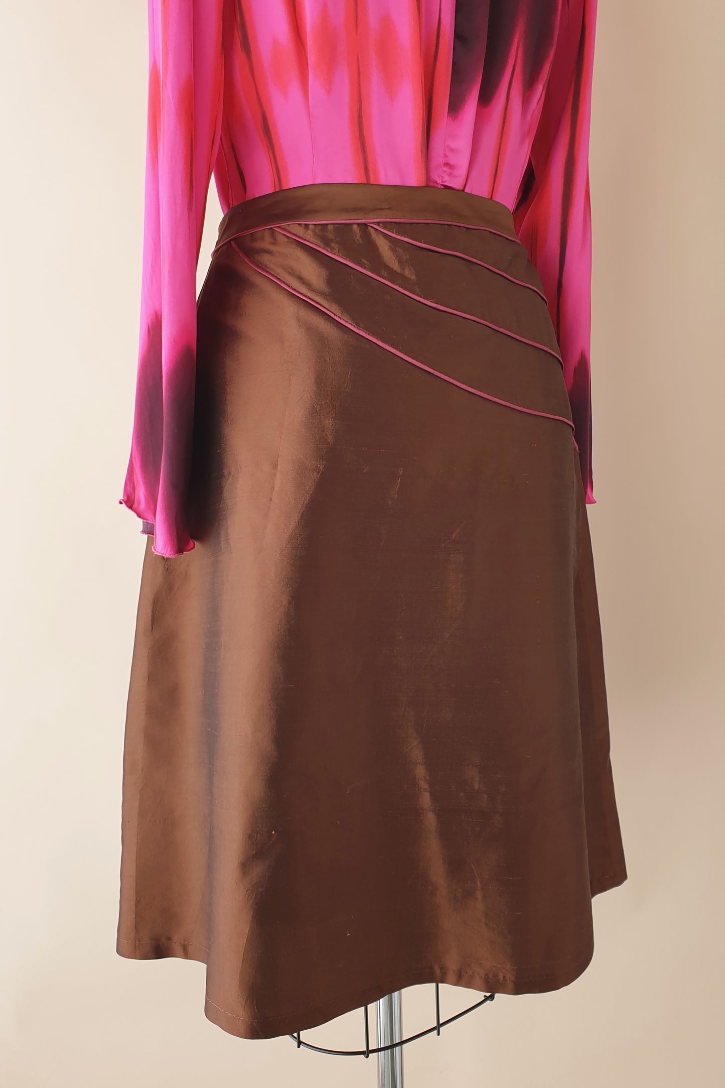 Beautiful vintage silk skirt from Von Troska Size M