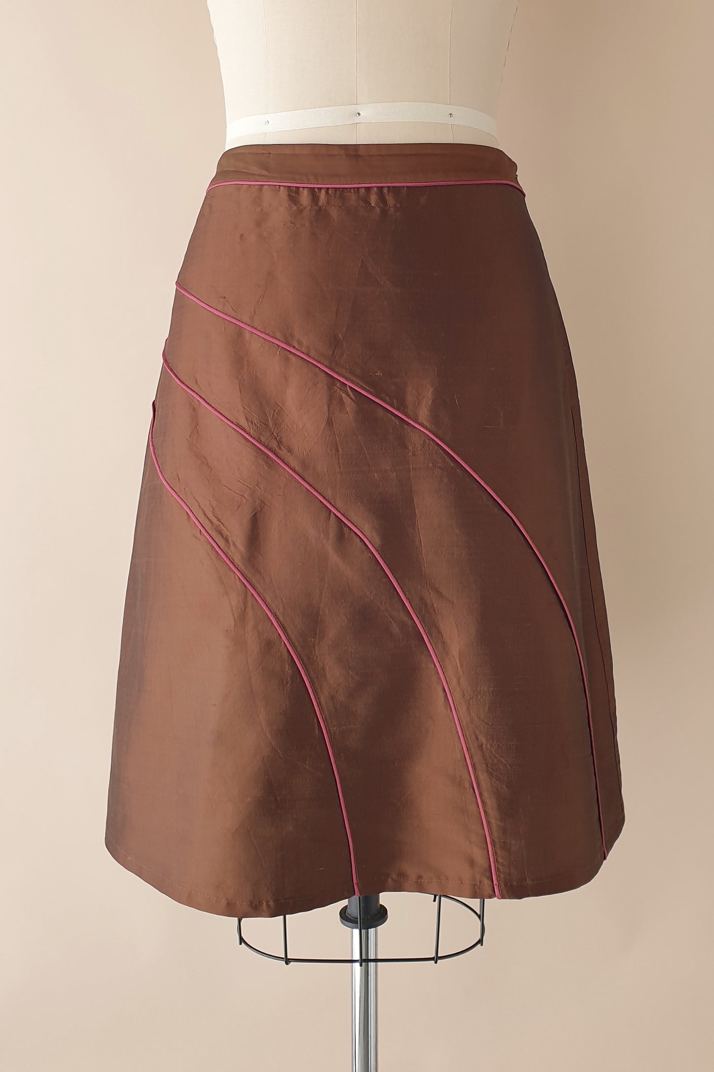 Beautiful vintage silk skirt from Von Troska Size M